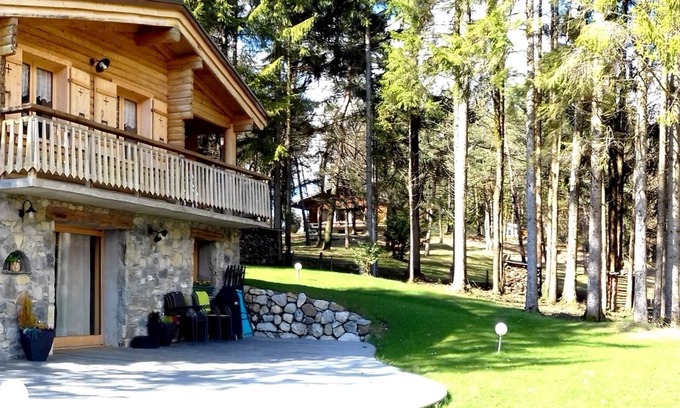 Bluffy Ski Chalet | CHALET LES CLARINES between lake and mountains
