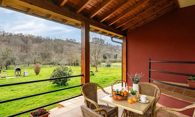 San Juan de Parres Apartment | Chalet 'Les Cuartes 2' with Mountain Views, Private Terrace and Private Garden