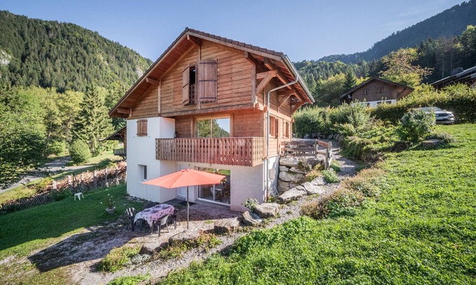 Vacheresse Apartment | Chalet Les Mios, at Isa, with view between lake and mountains, private terrace and Wi-Fi
