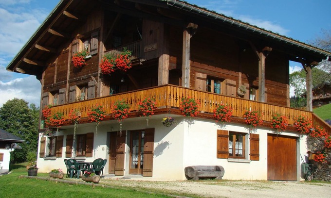 Flumet Apartment | Chalet "Les Rodhos" 150m from the FLUMET-Espace Diamant slopes