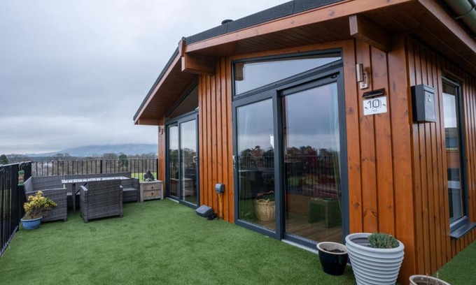 Kinross Ski Chalet | Chalet Loch Leven Lodge 25 East by Interhome