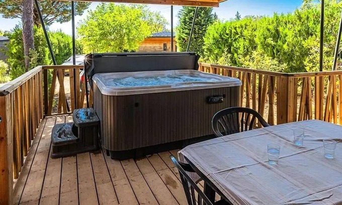 Lourmarin Ski Chalet | Chalet Luberon - 35m2 - 2 Schlafzimmer + Jacuzzi 4 Personen