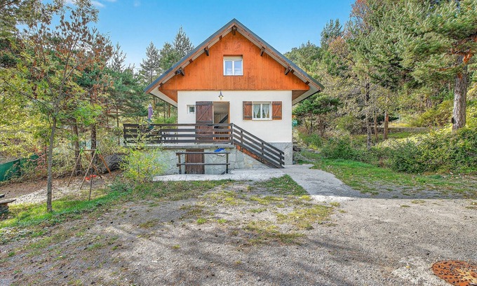 Meolans-Revel House | Chalet "Ma Bonne Etoile" with Mountain View, Private Terrace & Wi-Fi