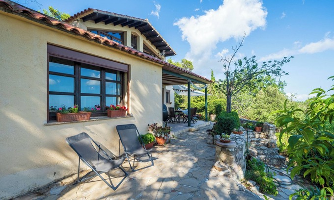 Montreal Ski Chalet | Chalet 'Mariti' with Sea View, Private Terrace and Wi-Fi