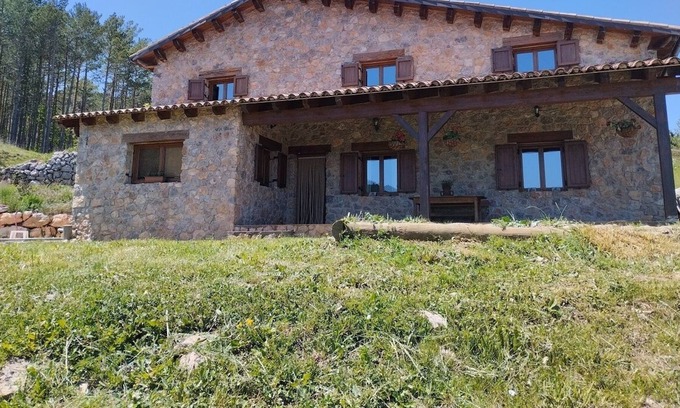 Vallcebre Ski Chalet | Chalet 'Masia Bufulà' with Mountain View, Private Terrace and Wi-Fi
