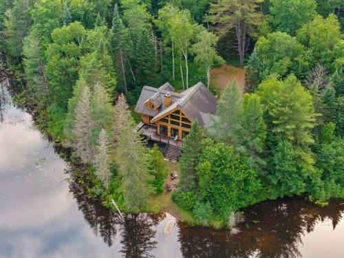Wentworth-Nord Ski Chalet | Chalet Mazama - Private Lake - Hot Tub - 16P