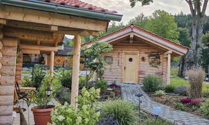Regenhutte Apartment | Chalet mit Doppelbett und Schlafsofa