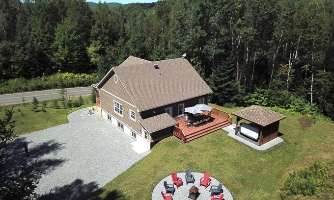 Saint-Faustin-Lac-Carre Cottage | Chalet Mont Blanc Ski&Golf&Nature&ComfortAwait CITQ 297392