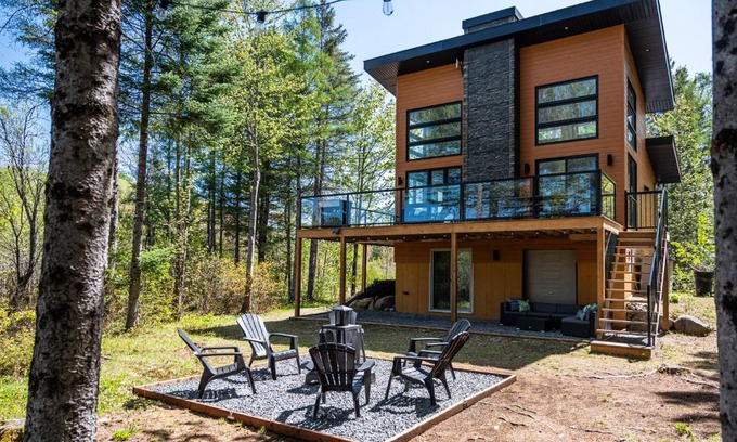 Saint-Alphonse-Rodriguez Ski Chalet | Chalet Natür Lakefront - Hot Tub - Fireplace - Ski - Waterfront - Private big land - Pedal Boat