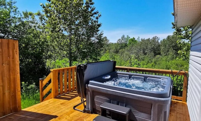 Saint-Tite-des-Caps Ski Chalet | Chalet near Massif and Mont Ste-Anne
