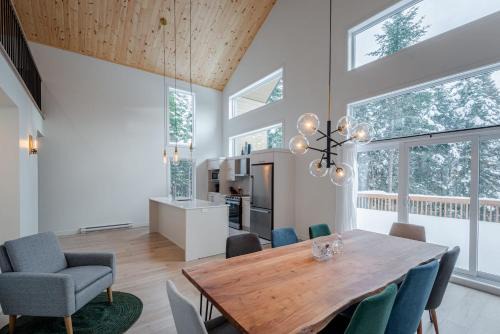 Shannon Ski Chalet | Chalet Odin - SPA, PISCINE, SAUNA partagés