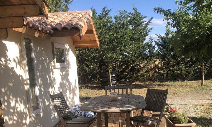 Fabregues Ski Chalet | Chalet on the edge of a private pond in an agricultural estate