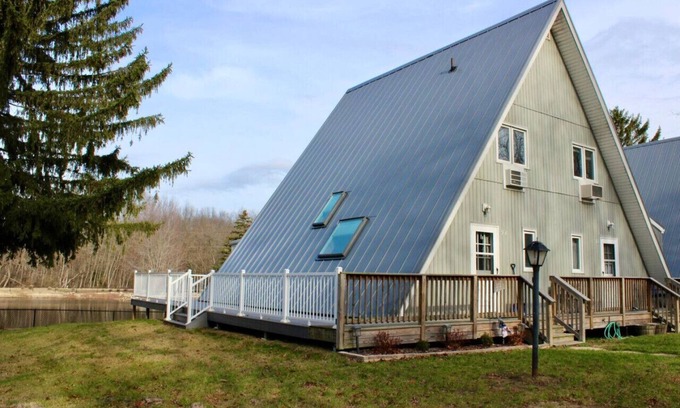 Stevensville House | Chalet on the Lake 91 w/Beach Access, Pools, Sport Courts, Fishing Pond & more!