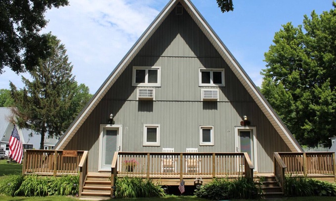 Stevensville House | Chalet on the Lake 79 w/Beach Access, Pools, Sport Courts, Fishing Pond & more!
