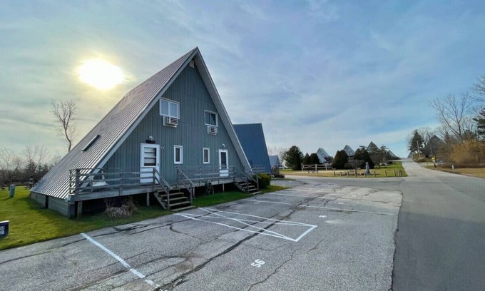 Stevensville House | Chalet on the Lake 56 w/Beach Access, Pools, Sport Courts, Fishing Pond & more!