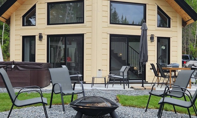 Alma Ski Chalet | Chalet pour 6 Lac St-Jean: Quai, paddle, spa
