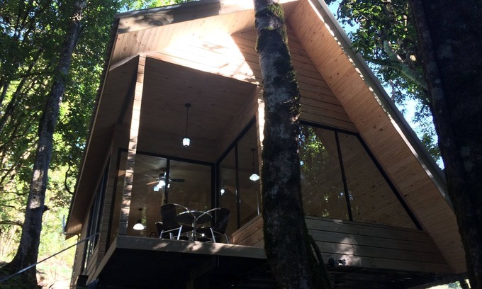San Gerardo de Dota Ski Chalet | Chalet Quetzal on the river Savegre