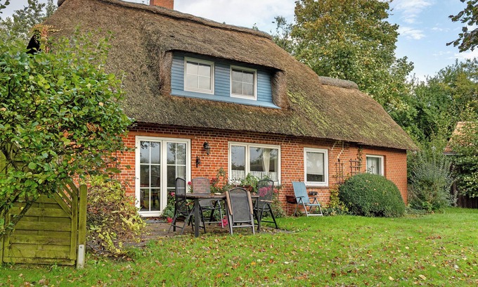 Horsbull Ski Chalet | Chalet 'Reetdachchalet' with Private Terrace and Private Garden