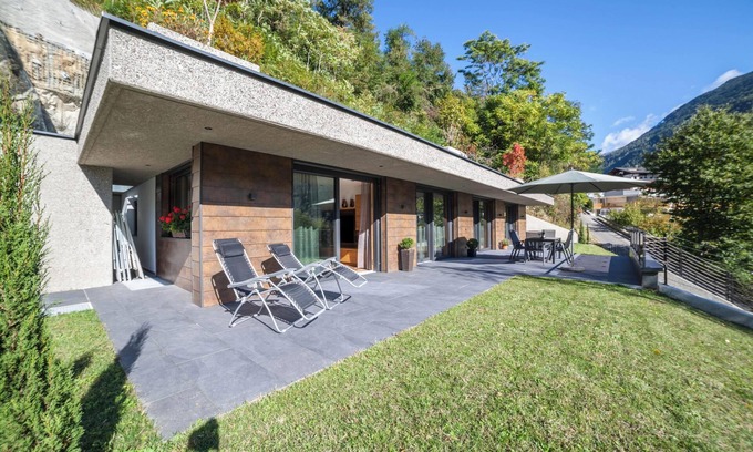 Saltusio Ski Chalet | Chalet "Residenz - Riad" with Mountain View & Whirlpool close to Meran
