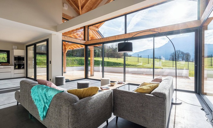 La Motte-en-Bauges Ski Chalet | Chalet 'Rossanaz' with Mountain View, Wi-Fi and Air Conditioning