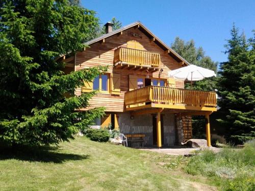 Savignac-les-Ormeaux Ski Chalet | Chalet spa bath fireplace ski-in out