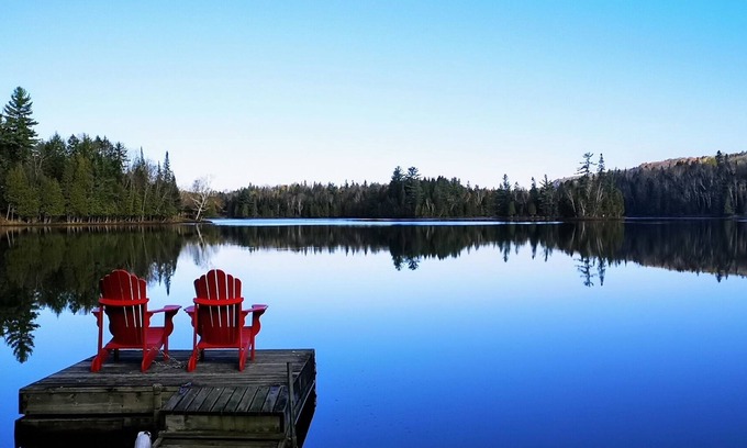 La Minerve Ski Chalet | Chalet Tranquility Laurentians waterfront +SPA