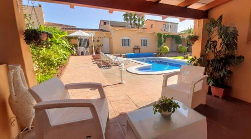 Santa Oliva House | Chalet vacacional con piscina privada y barbacoa