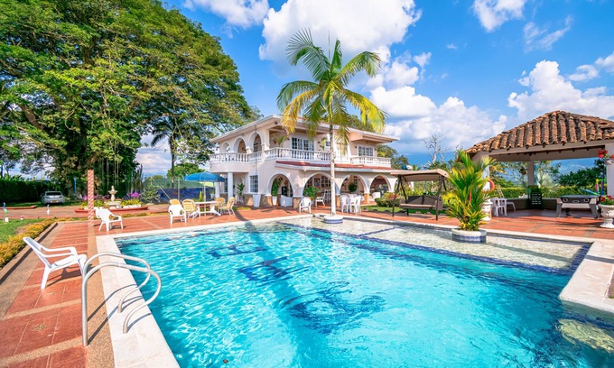 La Tebaida Ski Chalet | Chalet Villa Puebla