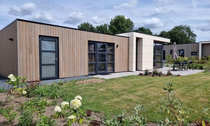 Velsen-Zuid House | Chalet with 2 bedrooms and a terrace