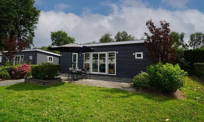 Dordtse Biesbosch Ski Chalet | Chalet with 2 bedrooms and a dishwasher