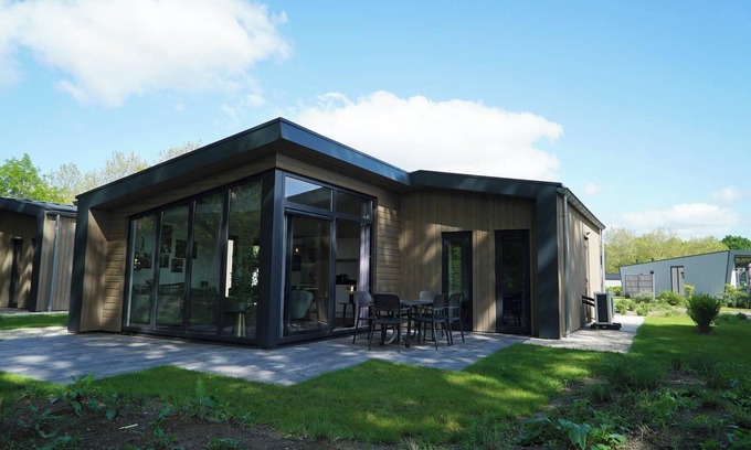 Kaatsheuvel House | Chalet with 3 bedrooms and a terrace