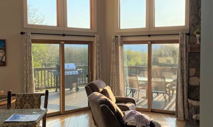 Searsburg Cabin | Chalet with Amazing views+ Hot Tub + privacy
