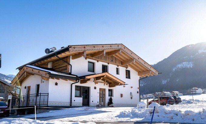 Zillertal House | Chalet with sauna close to ski resorts