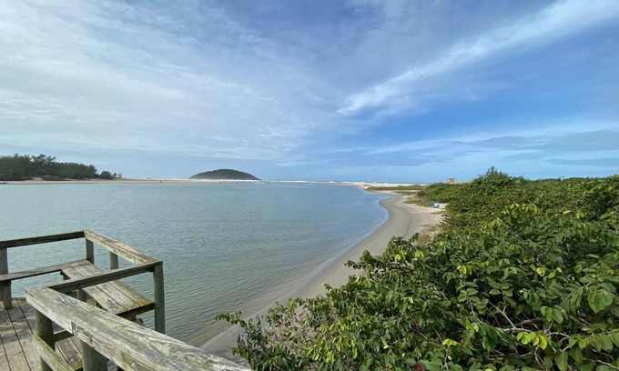 Arroio do Rosa Cottage | Chalet with balcony and peace 5 mins from the beach