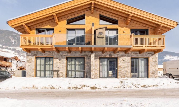 Lengdorf House | Chalet with e-fireplace and mountain views