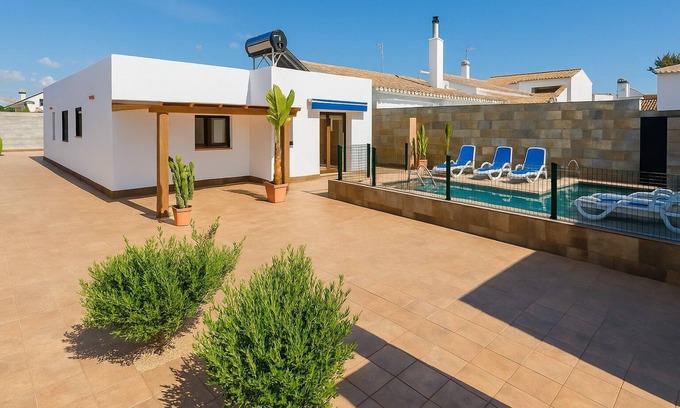 Conil de la Frontera Hotel | Chalet with Private Pool near Beach