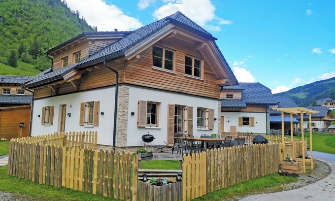 Donnersbachwald Ski Chalet | Chalet with sauna and hot tub near the ski lift