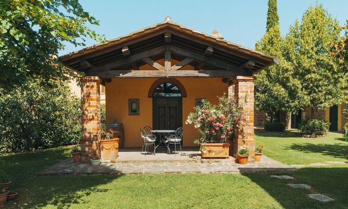 Camucia Ski Chalet | Chalet with swimming pool in Cortona