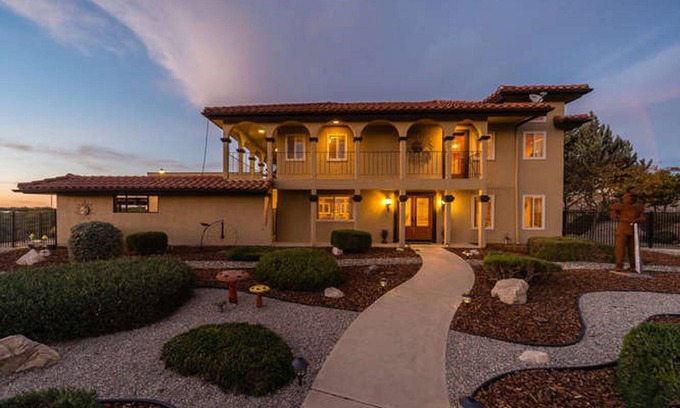 Paso Robles Ski Chalet | Chalet with Vineyard View at High Ridge Manor