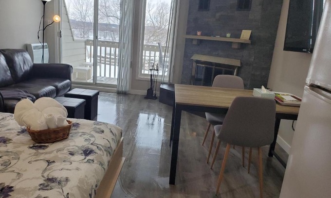 Magog Apartment | ChaletEstriecom - O'Berge du Village D203