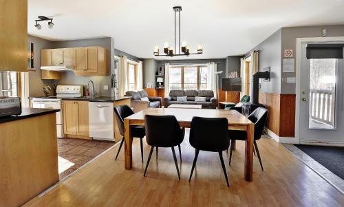 Stoneham Ski Chalet | Chalets Alpins - 15 Chemin Alpin