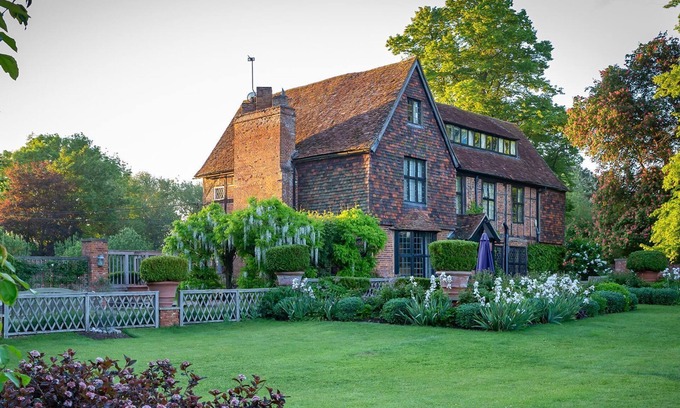 Thame Cottage | Chalford Manor - Swimming pool, tennis court, near pub