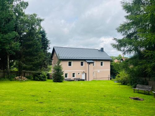 Kovarska House | Chalupa Měděnecká