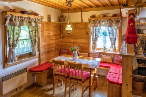 Oscadnica House | Chalupa pod lipou