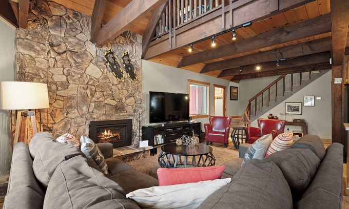 Chamberlands Ski Chalet | Chambers Dreamin'-Chambers Beach, Pool & Tennis, Beautiful 3 bedroom, 2 bath