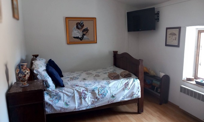 Jonquieres-Saint-Vincent Bed & Breakfast | Chambre au Cœur D'un Village, Gastronomie et Soins Bien-être au Rendez-vous !