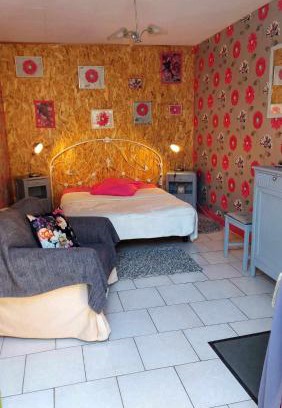 Sancoins House | Chambre agréable au fond du jardin