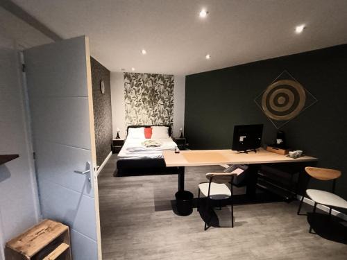 Les Moulins House | Chambre avec entrée privative