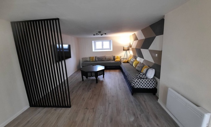 Vesoul Bed & Breakfast | Chambre Avec Salle de Bain 2. Idéale Pour un Séjour Économique Tout Confort