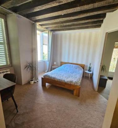 Donzy House | Chambre avec salle de bain